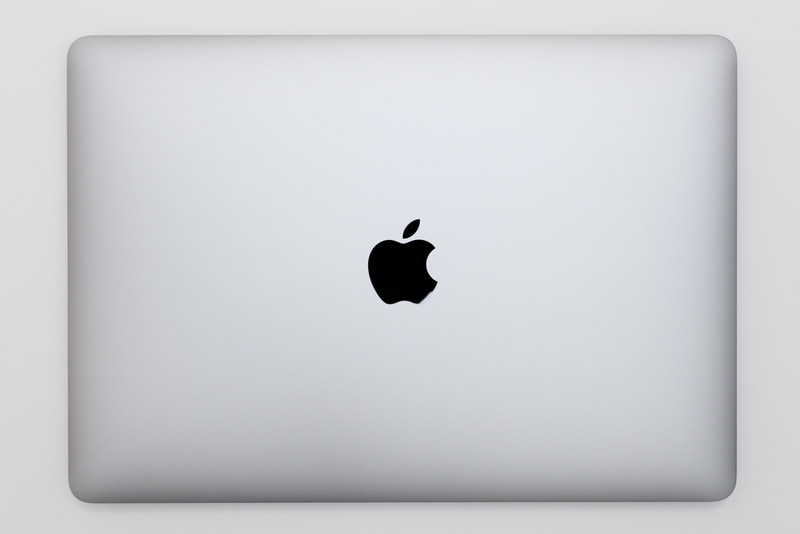 本体天面。カラーはシルバーとスペースグレイの2色を用意