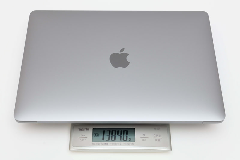 本体の実測重量は1384g