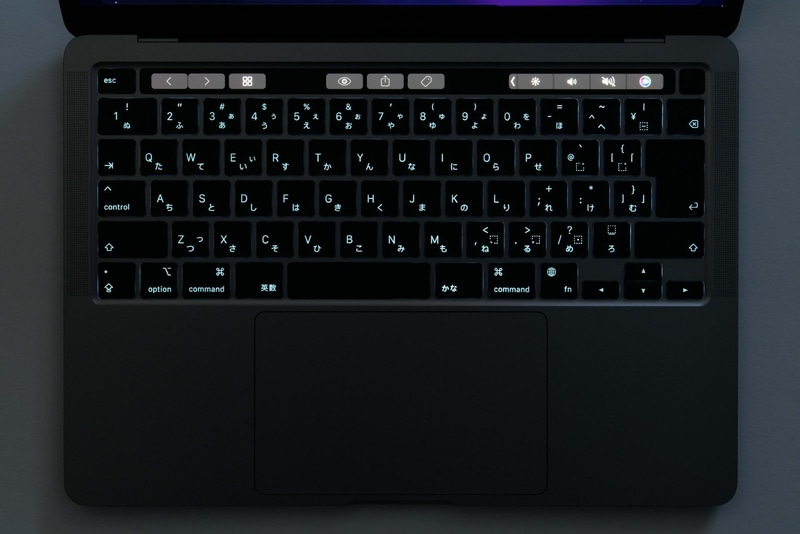 キーボードバックライトは16段階で、きめ細かに調整できる。また環境光に合わせて自動調整する機能も搭載されている