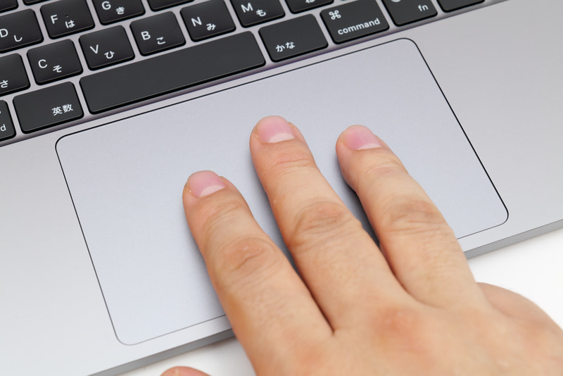 タッチパッドの面積は実測132×82mm(幅×奥行き)