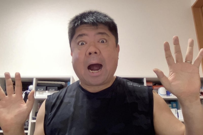 セルフィーアプリ「Photo Booth」で撮影(室内灯のみ)