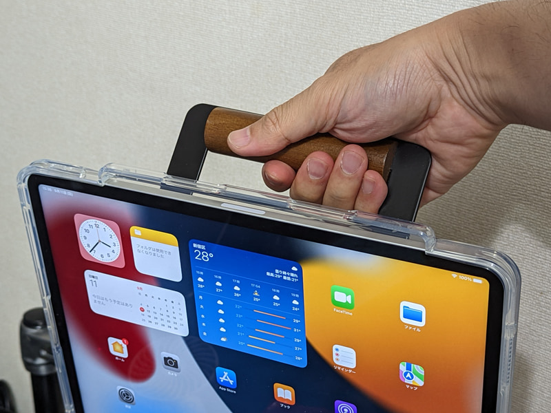 ハンドル部分は木製で堅牢。握り心地もよい