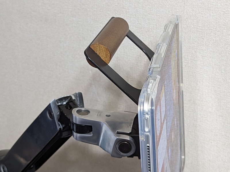 ハンドルは斜め後方にせり出しているので握りやすい。似たコンセプトの製品は複数あるので探してみてほしい