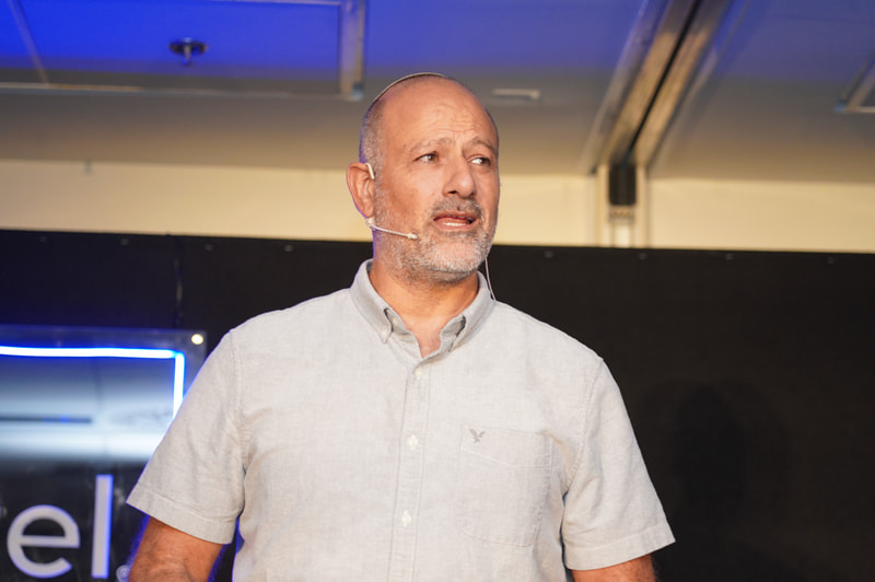 Intel CCG担当副社長 兼 クライアントコネクティビティ開発部門 部門長 ユハナドブ・モーシェ氏