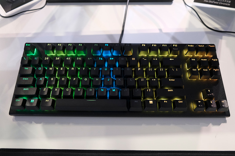 現在開発中のREALFORCEゲーミングキーボード。パッと見REALFORCEには見えない