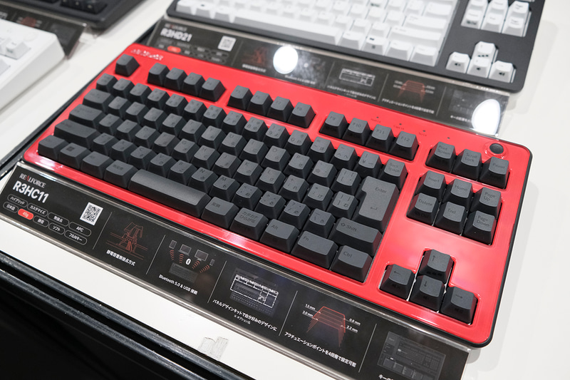 REALFORCE R3向けの着色済みパネルデザインキットも