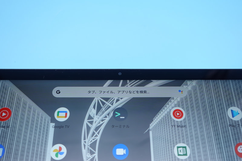 本体前面上部に500万画素のインカメラ