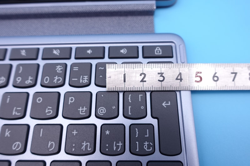 記号キーのキーピッチは15mm程度