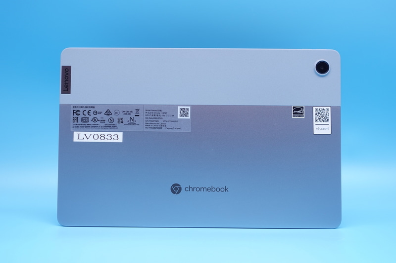 背面の右上に800万画素のオートフォーカス対応アウトカメラ