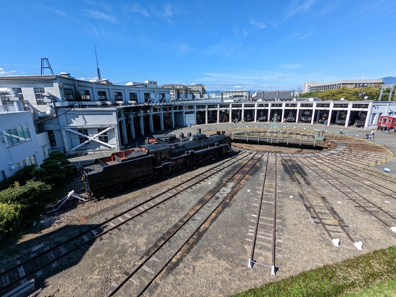 京都駅から徒歩20分、人気の鉄道博物館
