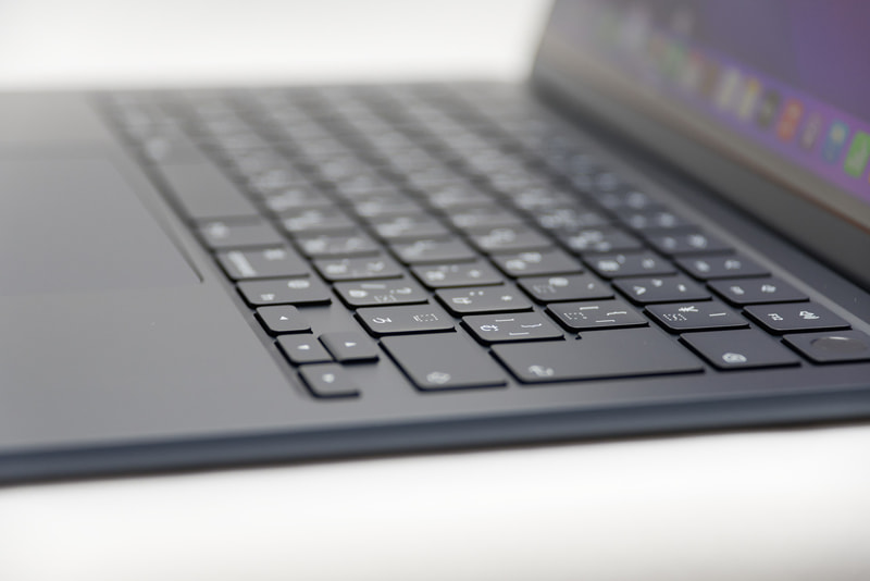 M2 MacBook Airのキーボードは、いかにも「フツー」で、むしろ満足