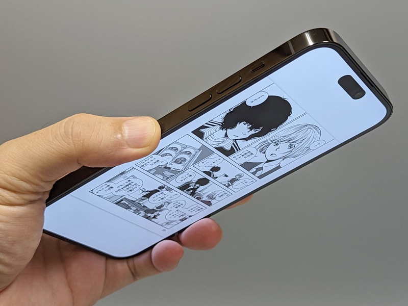 寝転がったままこのような持ち方で読書を長時間続けるのはさすがにつらい