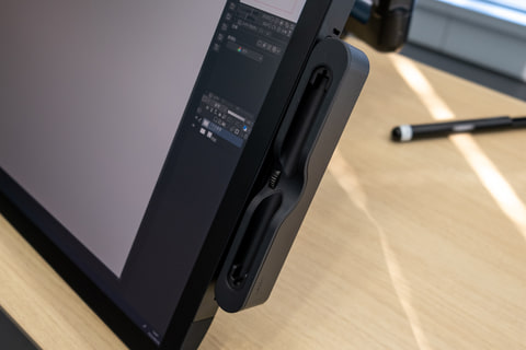 ワコム、カスタムできるペンと120Hz対応液晶で滑らかに描ける26.9型