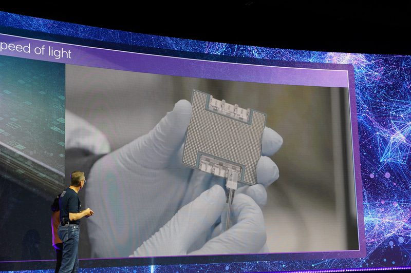 シリコン・フォトニクスを利用可能にした試作チップ