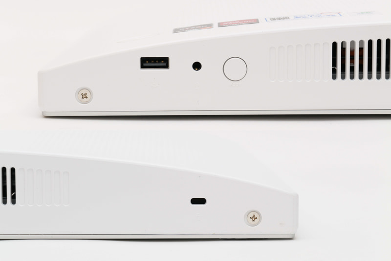 本体下面にはUSB 2.0、3.5mmコンボジャック、MODEボタン、セキュリティロックスロットを配置