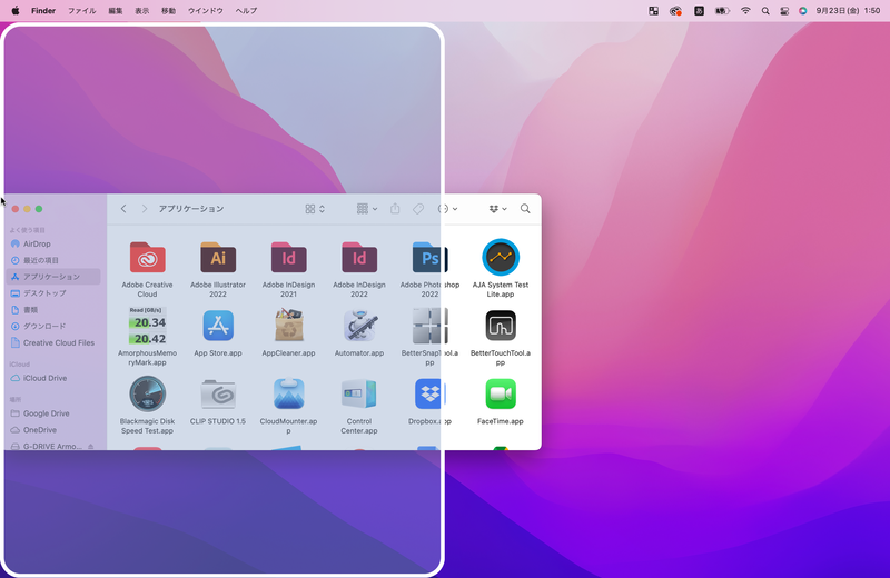 ウィンドウをドラッグして画面の端(ここでは左側)まで持っていくと、白枠が表示されます。その状態で指を離すと、その枠の大きさにウィンドウがリサイズされます