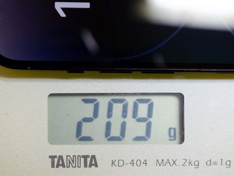 重量は実測で209g