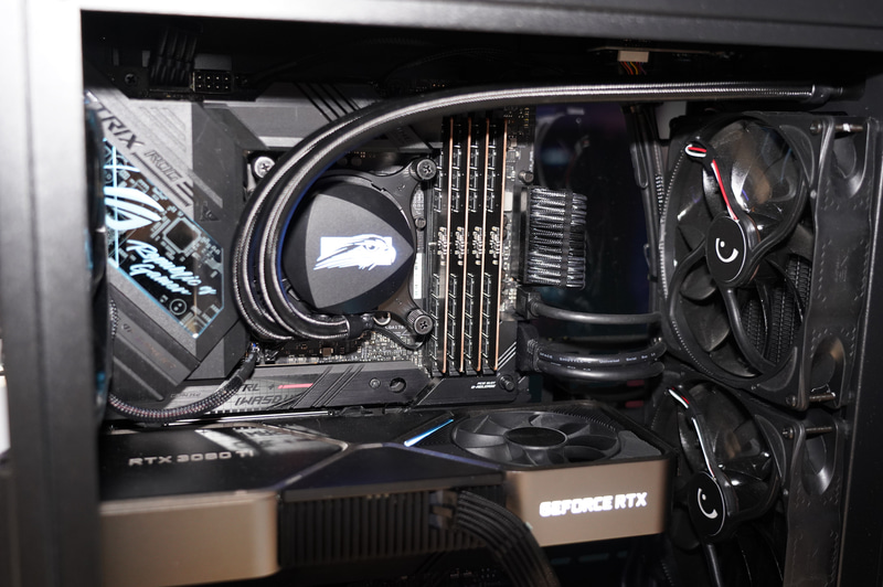 第12世代Coreを利用したDDR5-5600x4のオーバクロックデモ。第13世代でもDDR5-5600は1DPCでの動作になるので、DDR5-5600x4は公式スペックではできないオーバークロックとなる