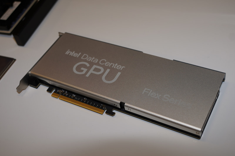Intel Data Center GPU Flex 170(TDP150W版)