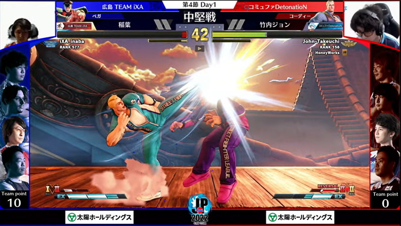 中堅戦は稲葉ベガと竹内ジョンコーディーの一戦。竹内ジョンコーディーの攻めがうまく決まると稲葉ベガも防ぎきれない