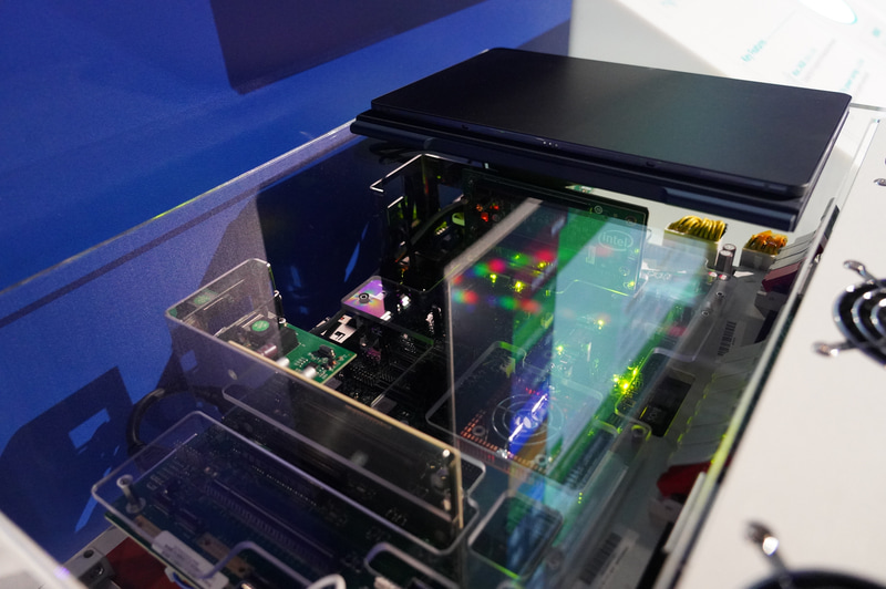 SK HynixのDDR5とSapphire Rapidsの動作デモ