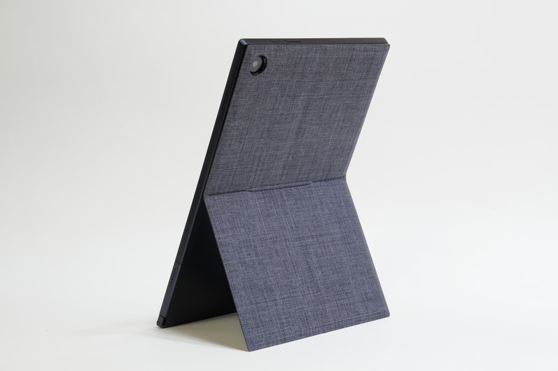 縦置きスタンドとして利用している様子