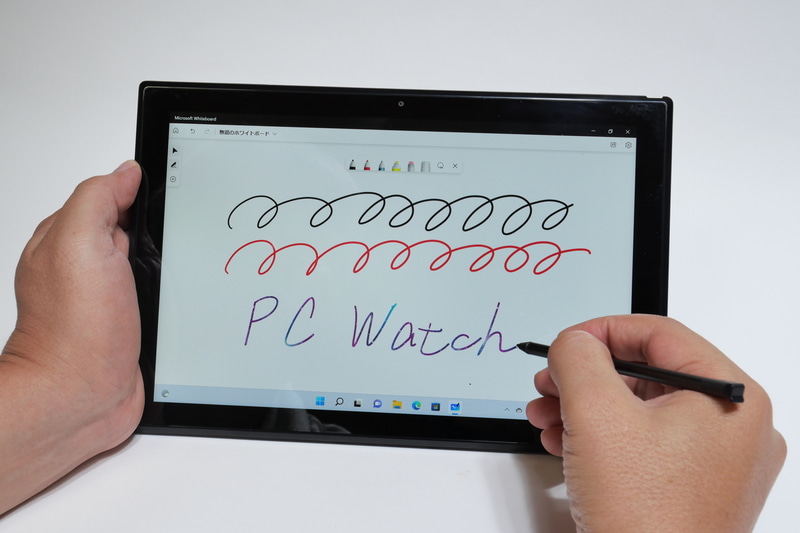 摩擦が少なく滑るような書き心地で、スラスラと軽快に書き込める。素早いペンの動きにもしっかり追従し、思い通りに書ける印象だ