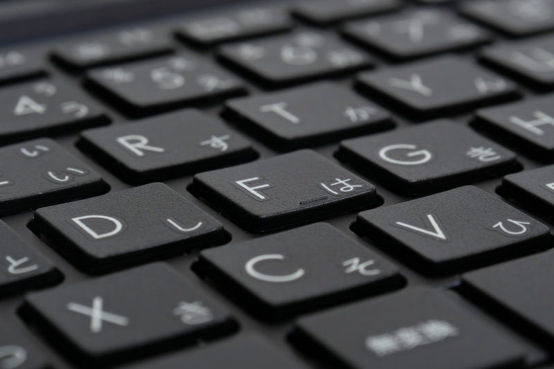 ストロークは約1.5mmと、なかなかの深さ。タッチはやや硬めで、しっかりとタイピングできる