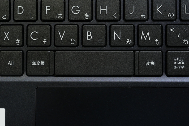 スペースキー左右のキーは、スペースキーを分割して搭載