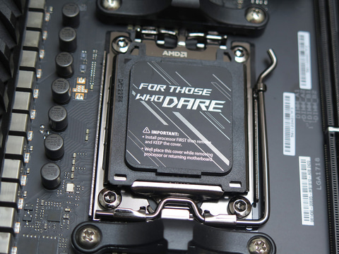 レビュー】もうビデオカードの取り外しでケガすることはない。「ROG