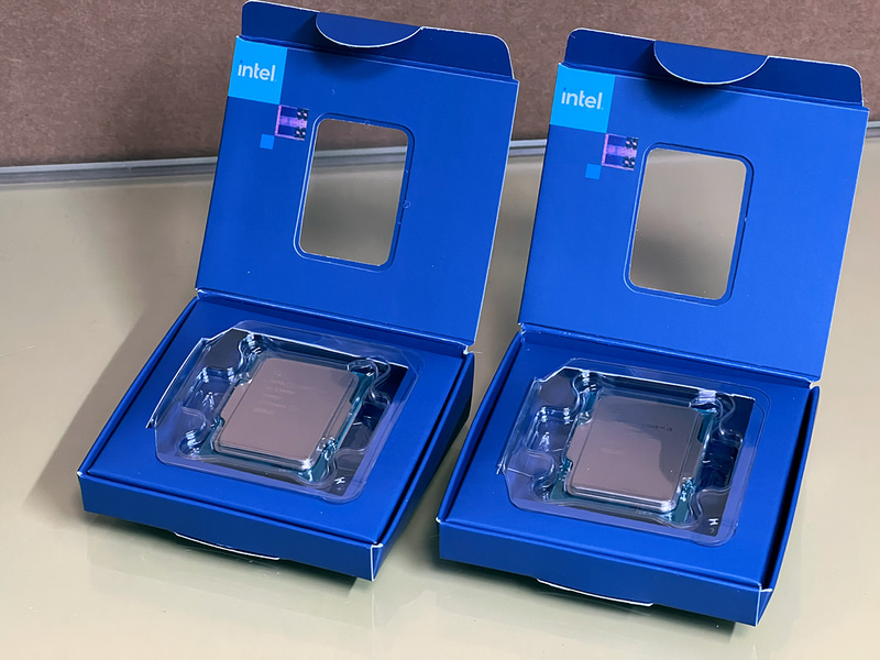 左がCore i9-13900K、右側がCore i5-13600K