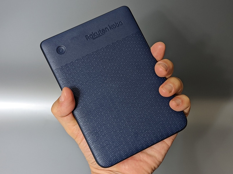 本製品は片手で握れるコンパクトなボディサイズが売りだが、見やすさや容量、価格を考えるとKobo Libra 2のほうがより優秀に見える