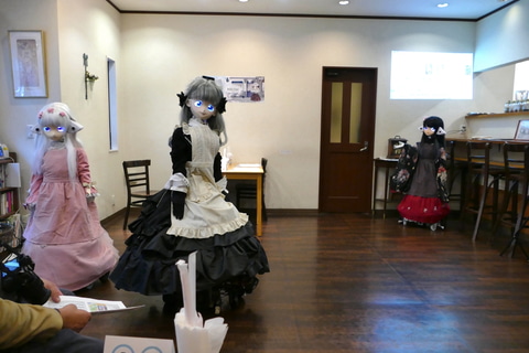 やじうまPC Watch】「美少女型ロボット」がお茶運び。MaSiRo