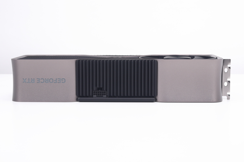 GPUクーラーの占有スロットは3スロット