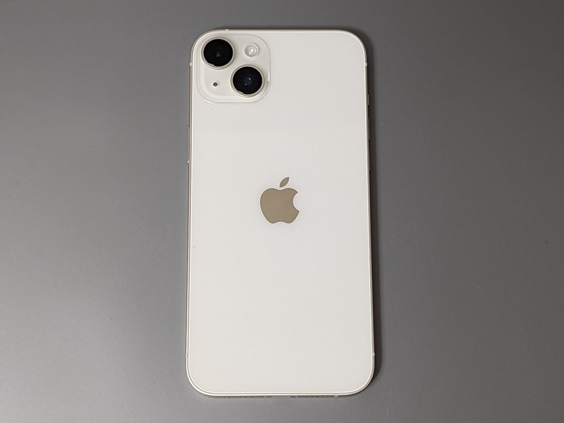 背面。サイズこそ大きいものの、デザイン自体は既存の2眼モデルと変わらない