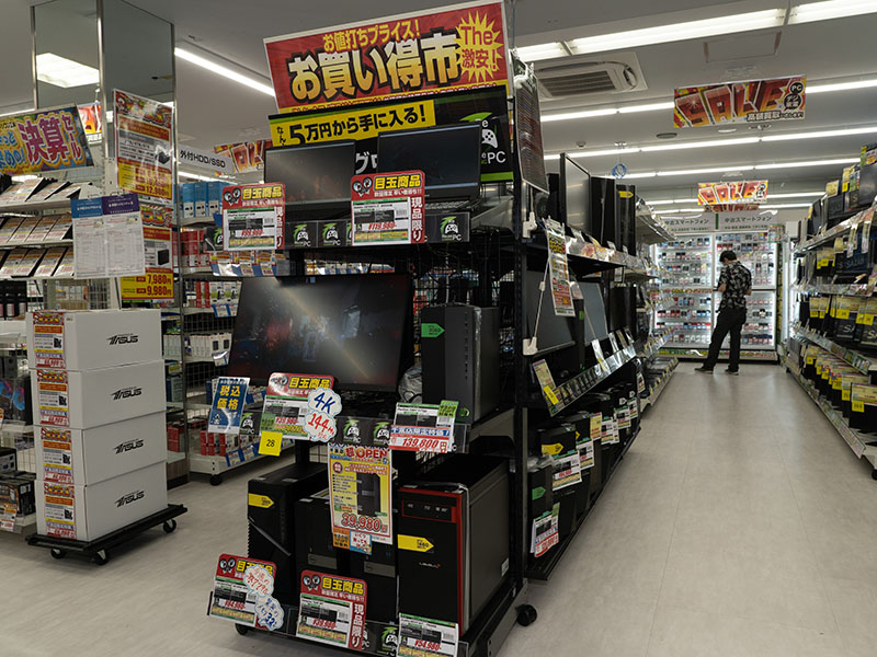 中古商品の売り場も広めにとっている