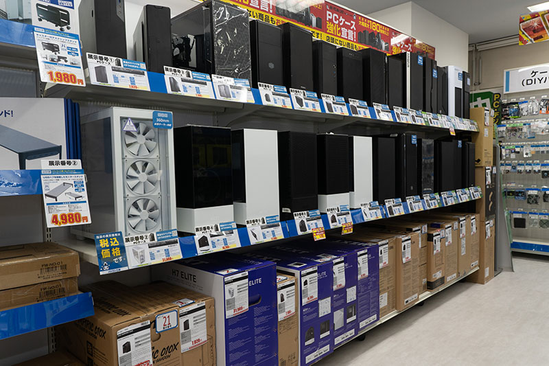 ケース類はNZXTなど洗練された外観の商品がよく売れるという