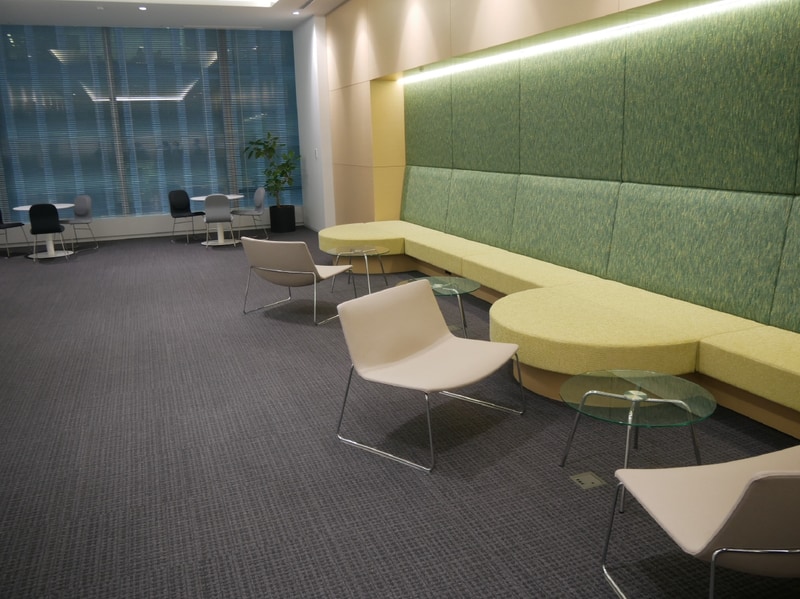 長時間の会議やセミナーの合間に休憩できるスペースもある