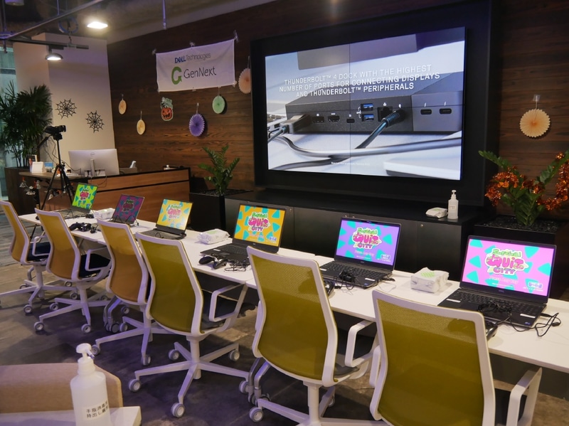 大きなスクリーンを使って社員同士でゲーム大会やイベントを開くこともできる