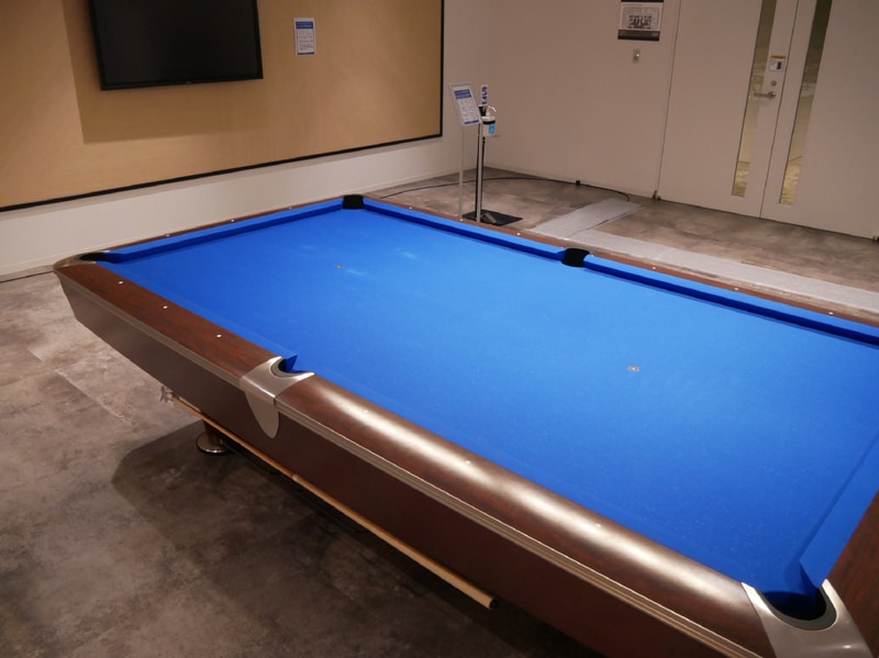 気分転換にビリヤードもプレイできる