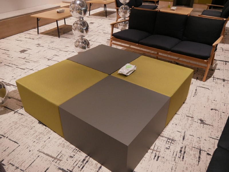 13階には社員がコーヒーなどを飲みながら仕事ができるエリア