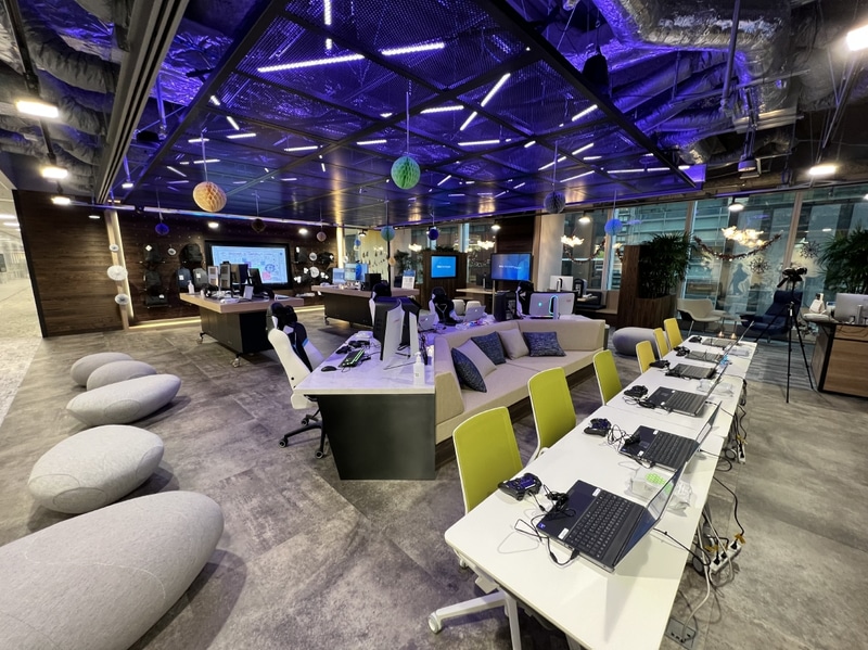 13階にあるエクスペリエンスラウンジ。社員のための施設で、デルの米オースティンの本社を含めて世界に4カ所しかない。24時間365日利用できる