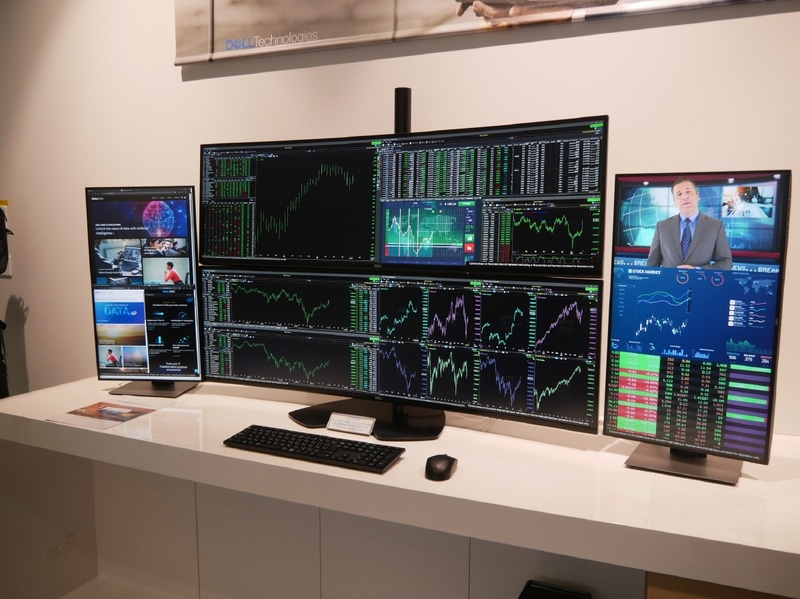 マルチタスク機能やシームレスな接続を可能にしている超広視野角の49型デュアルQHD曲面モニター「U4919DW」の構成提案