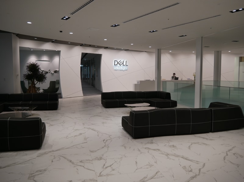 受付には広いスペースがある