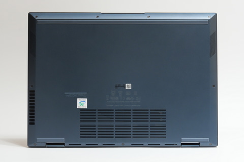 Hothotレビュー】有機EL搭載でパワフルなのに軽量な13.3型2in1