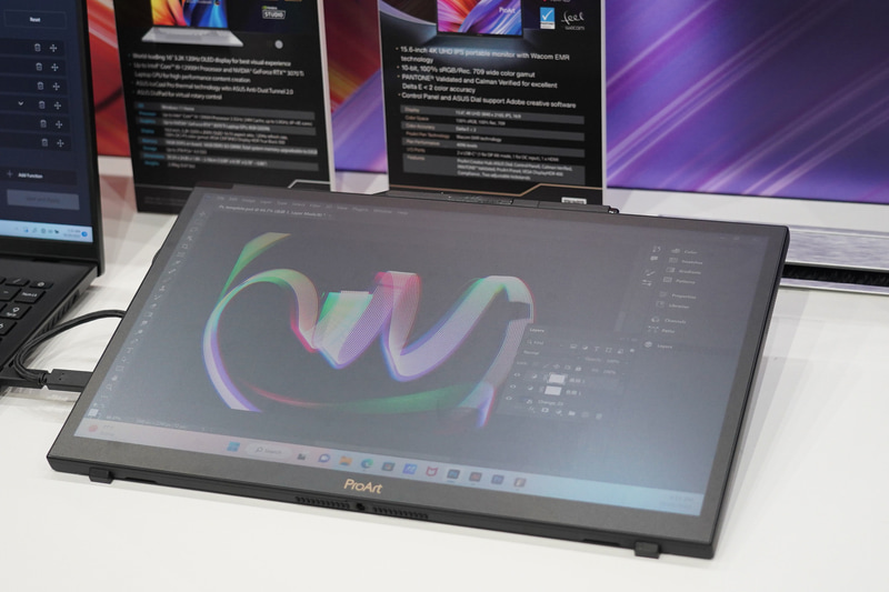 ASUSが展示したProArt Display PA169CDV