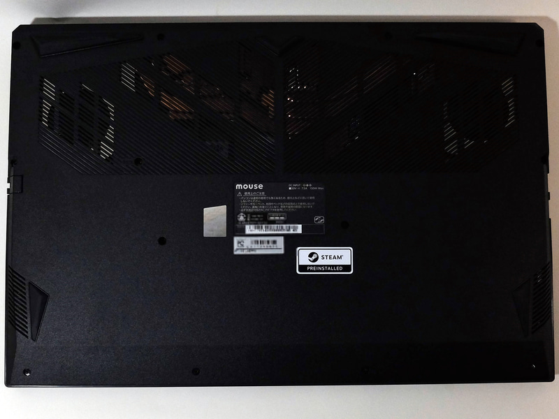 底面はかなり広めに吸気口のスペースを確保している