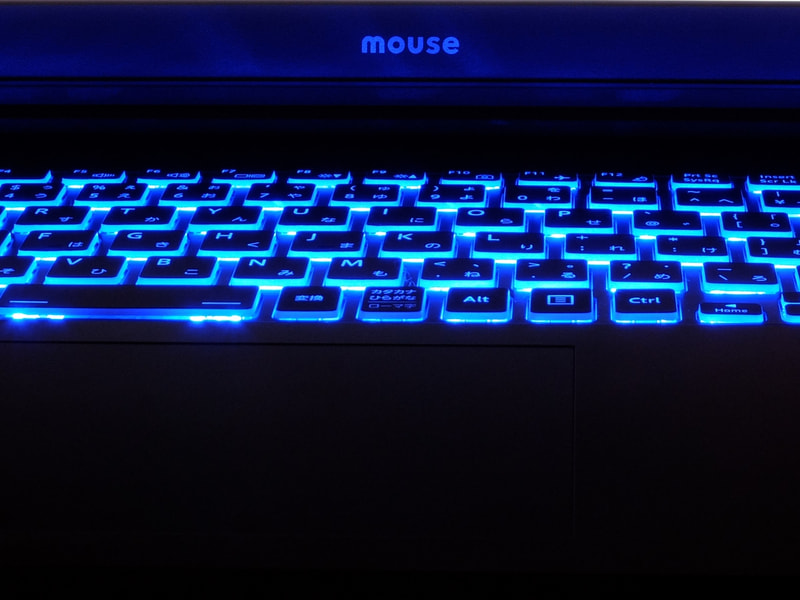 ゲーミングらしくキーボードにLEDが内蔵され自由に点灯可能