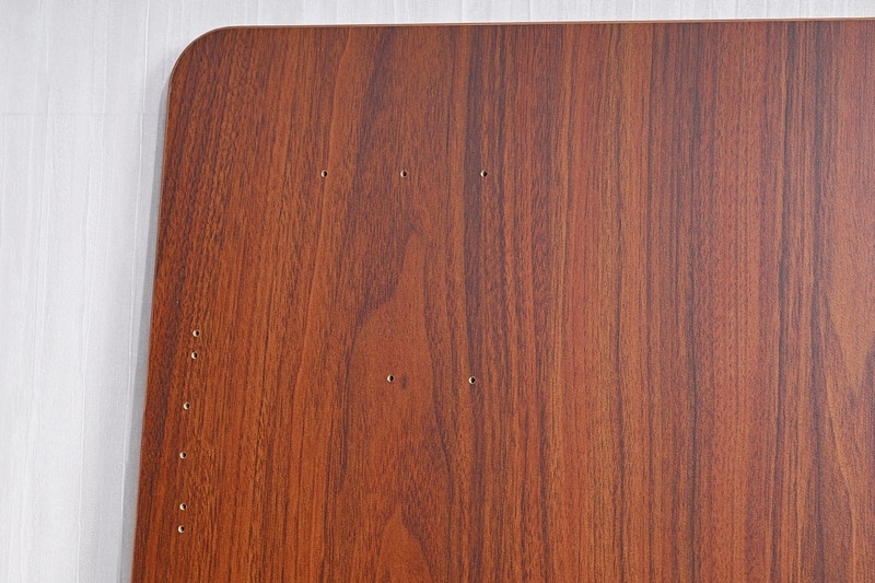 このような下穴があるのでネジ留めしやすいが、それなりに力が必要なので電動ドライバーがあると楽ちんだ