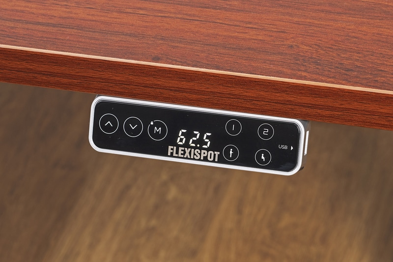 液晶画面付きで、昇降中は現在の高さを1mm単位で表示してくれる